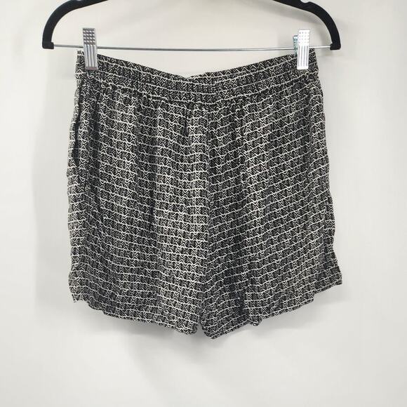 H&M Stretch Waist Black and White Shorts Womens Size 8 Summer Vacation - Picture 2 of 3